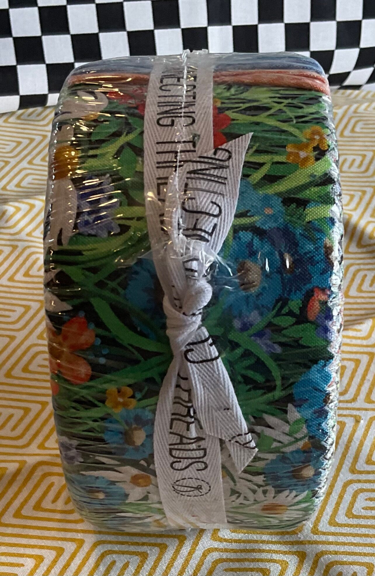 Hello Daisy! Jelly Roll - Connecting Threads
