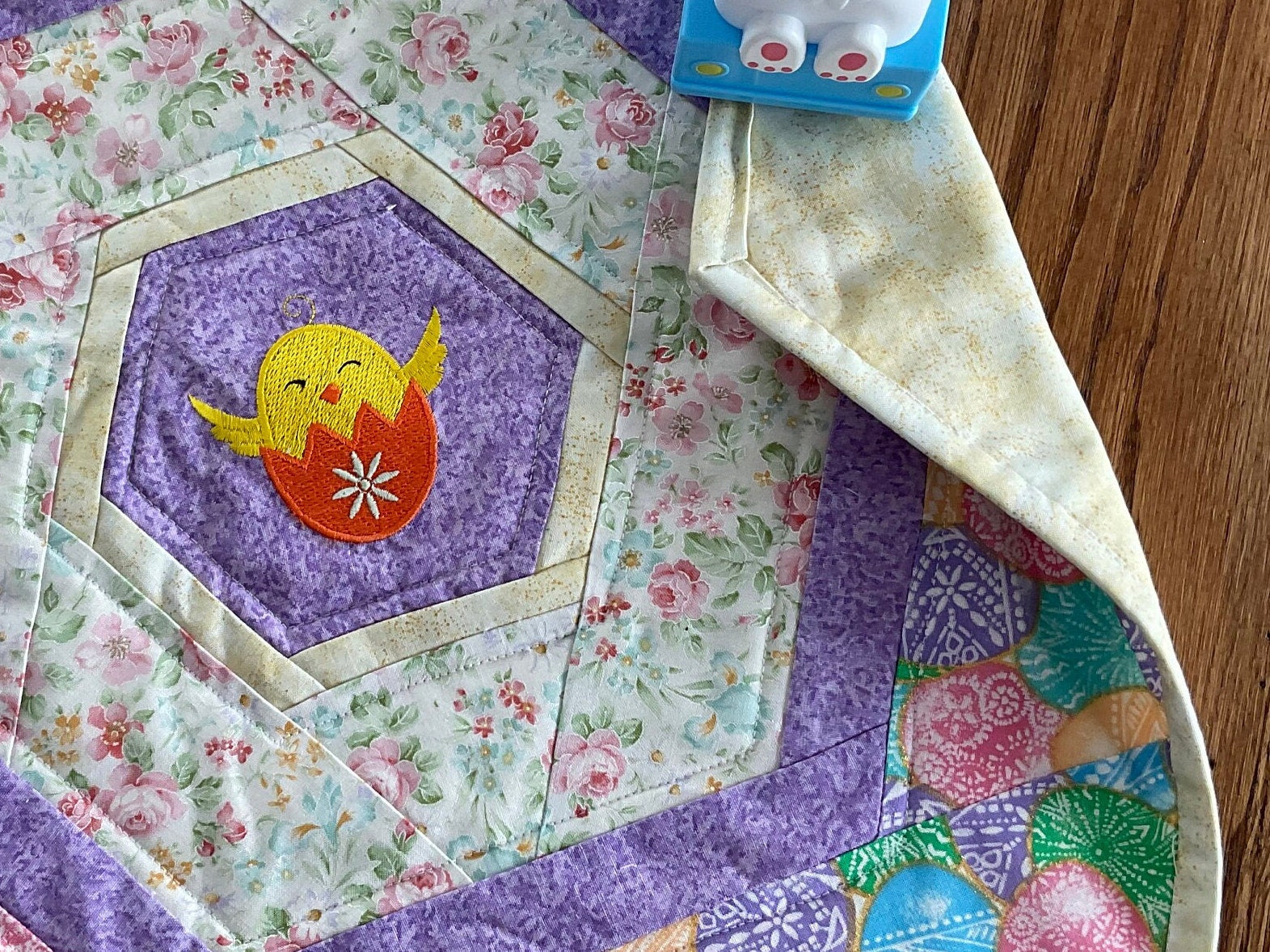 Eggcellent Table Topper/runner