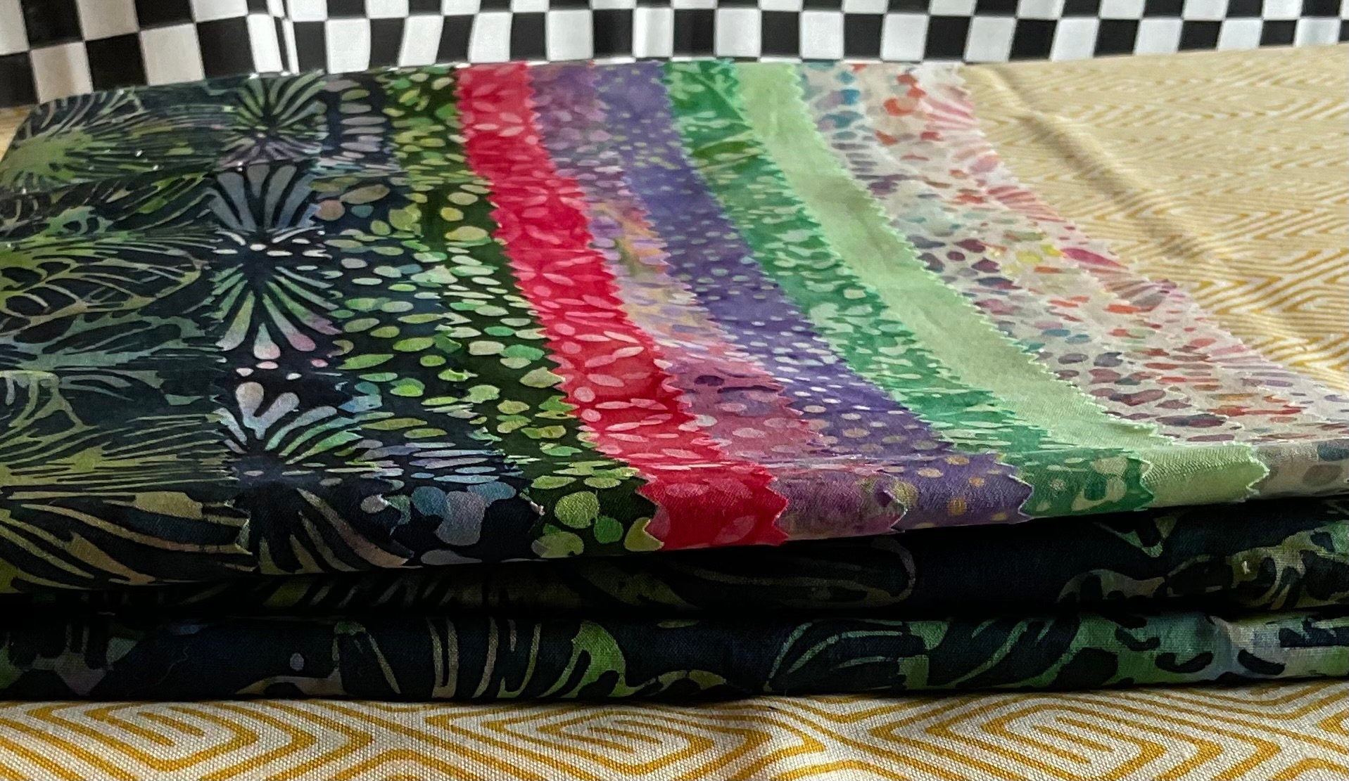 Bold and Bright Batiks Fat Quarter Bundle - Hoffman Fabrics